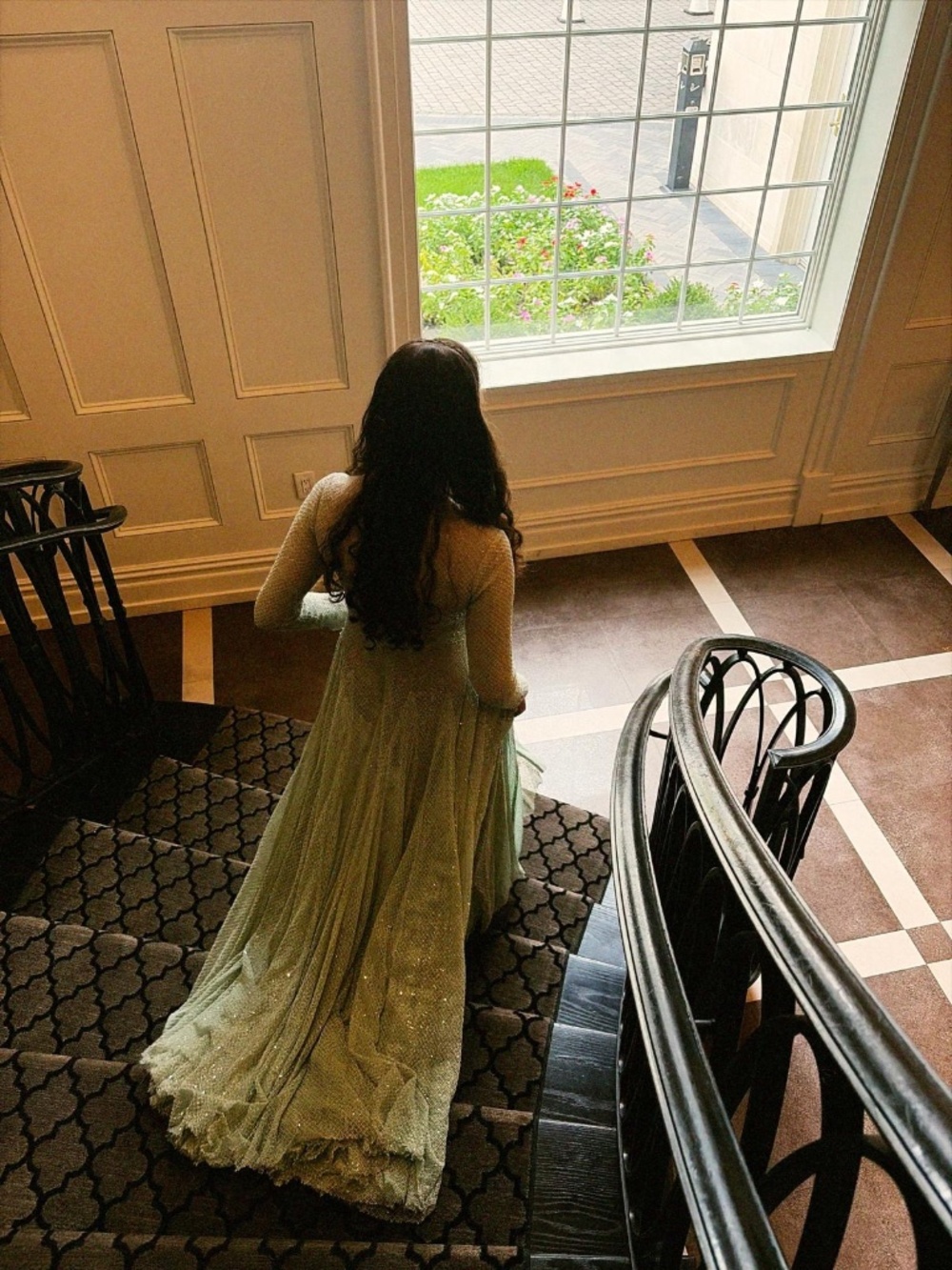 MONTSAND GOWN
